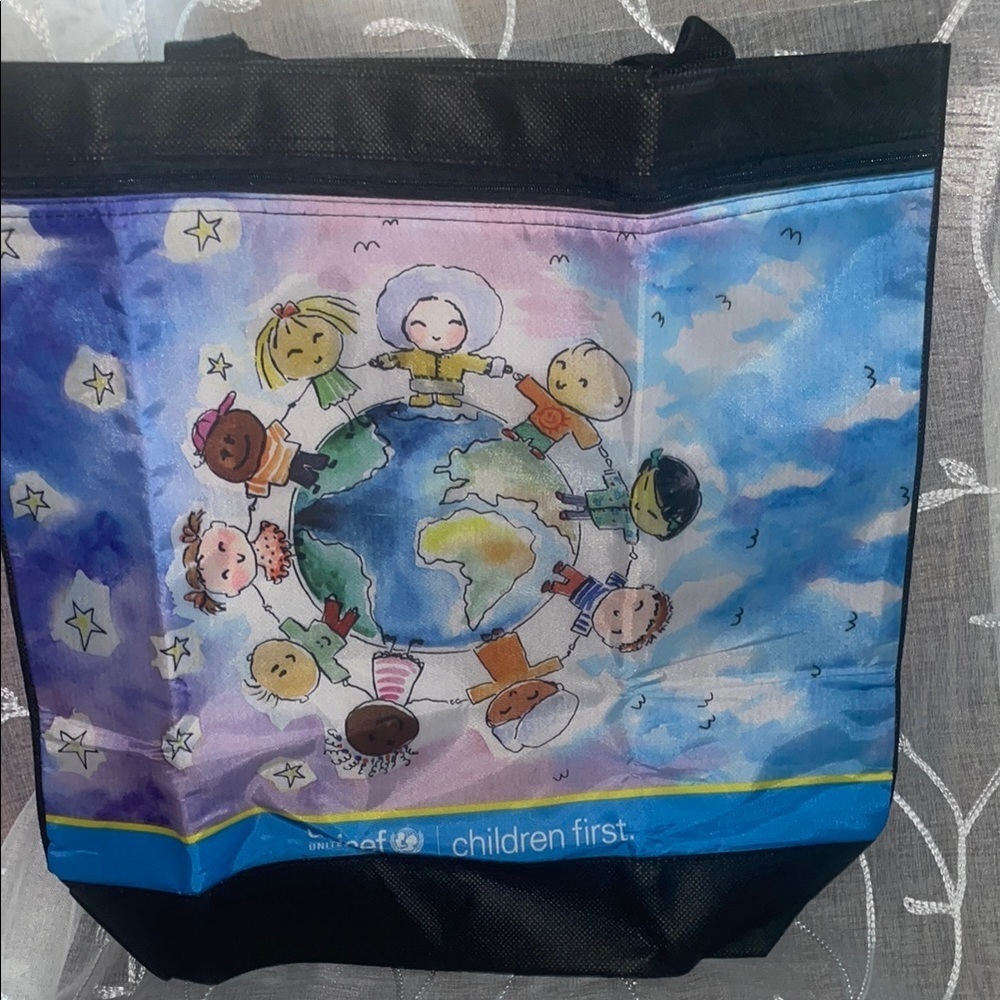☀️☀️Vibrant Tote Bag with Global Kids Design